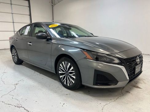 Used 2024 Nissan Altima 2.5 SV FWD image 8