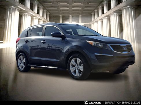 Used 2011 Kia Sportage LX w/ Navigation Pkg image 2
