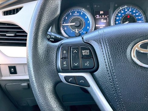 Used 2018 Toyota Sienna LE AWD/4WD image 15