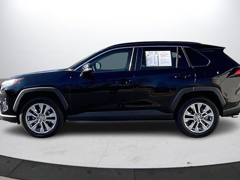 Used 2022 Toyota RAV4 XLE Premium image 6