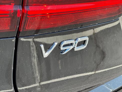 Certified 2025 Volvo V90 B6 Cross Country Ultra w/ Protection Package Premier AWD/4WD image 32