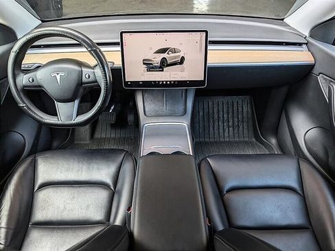 Used 2022 Tesla Model Y Long Range AWD/4WD image 3