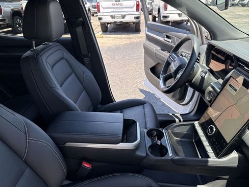 Used 2025 GMC Terrain Elevation w/ Elevation Premium Package AWD/4WD image 13
