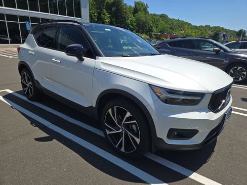 Used 2021 Volvo XC40 T5 R-Design w/ Climate Package AWD/4WD image 13