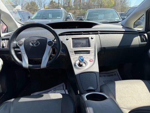 Used 2013 Toyota Prius Four w/ Deluxe Solar Roof Pkg image 29