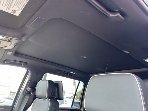 New 2025 Chevrolet Suburban Premier image 22