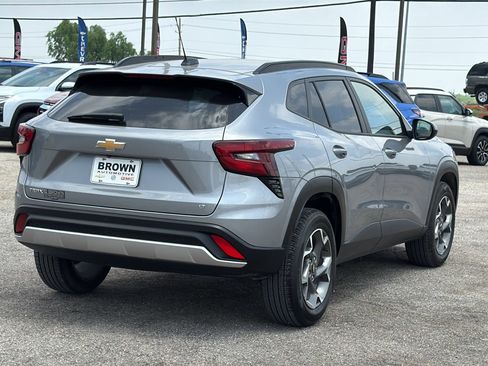 Used 2024 Chevrolet Trax LT w/ Driver Confidence Package FWD image 7