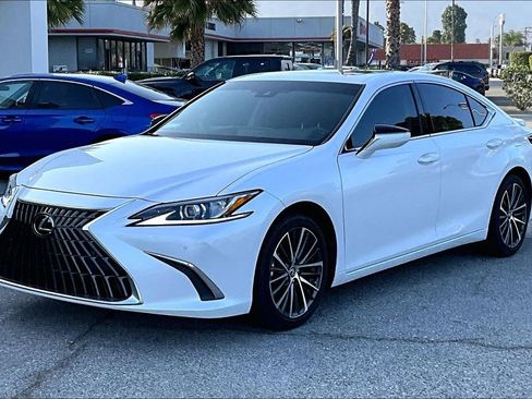 Used 2025 Lexus ES 300h w/ Premium Package FWD image 3