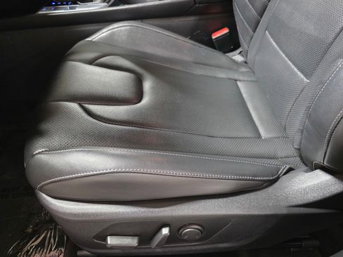 Certified 2025 Hyundai Elantra Limited image 24