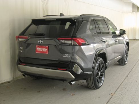 Used 2023 Toyota RAV4 SE image 7