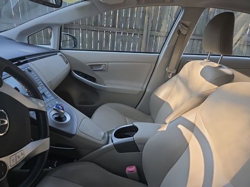 Used 2013 Toyota Prius Four w/ Deluxe Solar Roof Pkg image 4