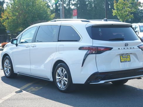 Used 2022 Toyota Sienna XSE w/ XSE Plus Package AWD/4WD image 7