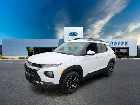Used 2023 Chevrolet TrailBlazer ACTIV w/ Sun and Liftgate Package AWD/4WD image 3