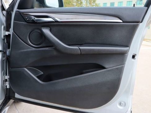 Used 2017 BMW X1 xDrive28i image 9