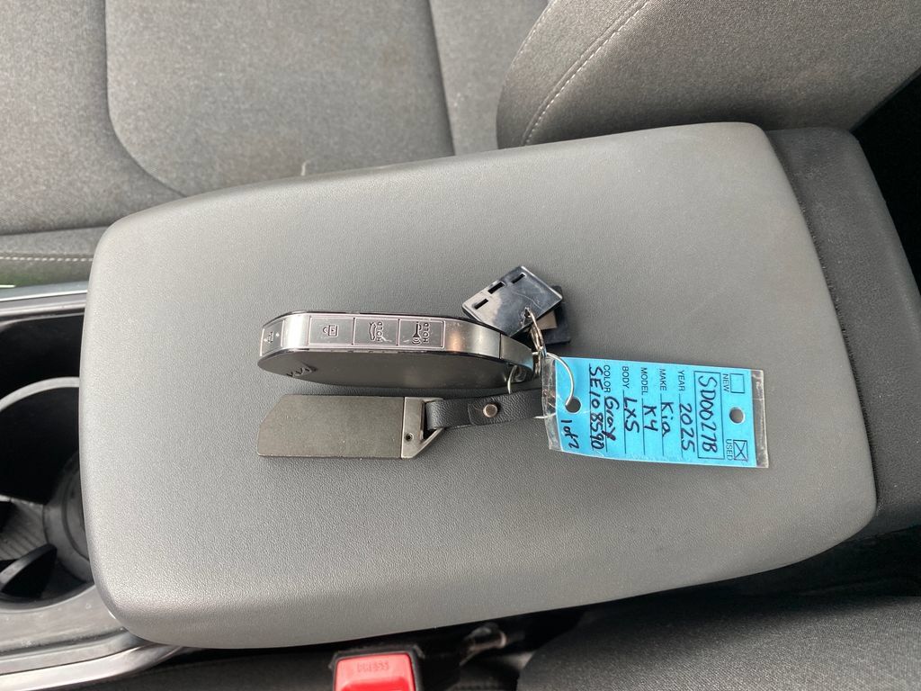 Used 2025 Kia K4 FWD image 28