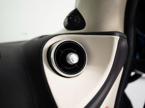 Used 2023 McLaren GT image 27