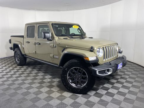 Used 2020 Jeep Gladiator Overland AWD/4WD image 2