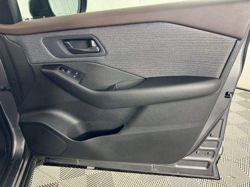 Used 2023 Nissan Rogue S FWD image 35