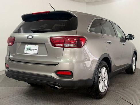 Used 2019 Kia Sorento FWD V6 image 9