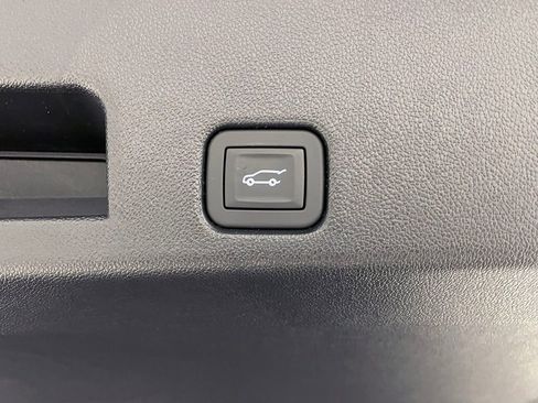 Used 2025 Chevrolet Traverse LT w/ Driver Confidence Package AWD/4WD image 13