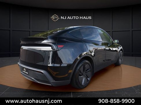 Used 2026 Tesla Model Y Long Range RWD image 11