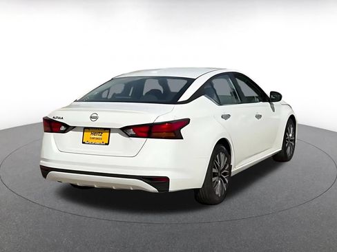 Used 2025 Nissan Altima 2.5 SV FWD image 15