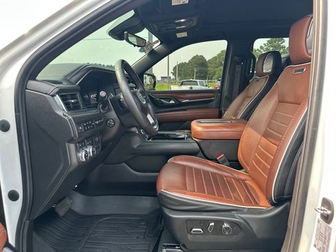 Used 2023 GMC Yukon XL Denali Ultimate image 18