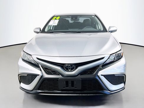 Used 2024 Toyota Camry SE image 11
