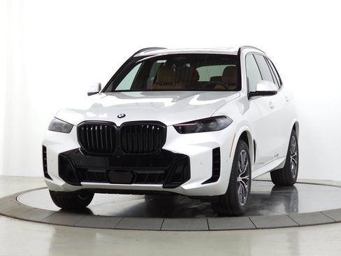 Used 2026 BMW X5 xDrive40i w/ M Sport Package AWD/4WD image 3