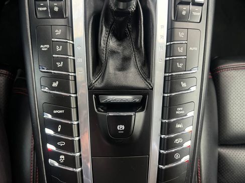 Used 2018 Porsche Macan GTS AWD/4WD image 66