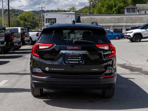 Used 2022 GMC Terrain SLE w/ Driver Convenience Package AWD/4WD image 5