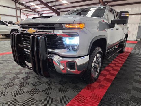 Used 2024 Chevrolet Silverado 2500 LT AWD/4WD image 20