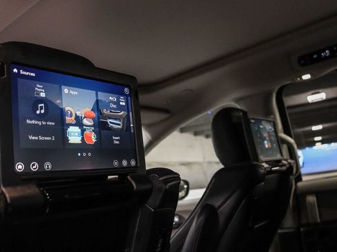 Used 2019 Chrysler Pacifica Limited w/ Advanced Safetytec Group FWD image 22