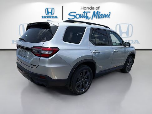 New 2026 Honda Pilot Sport image 7