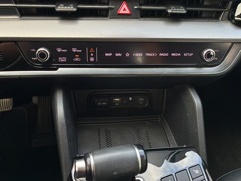 Used 2025 Kia Sportage SX FWD image 22