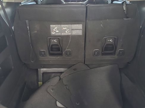 Used 2023 Kia Carnival LX FWD image 4