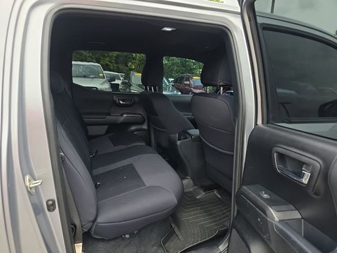 Used 2019 Toyota Tacoma TRD Off-Road AWD/4WD image 11