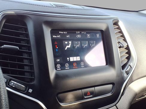 Used 2019 Jeep Cherokee Latitude w/ Popular Appearance Group image 6