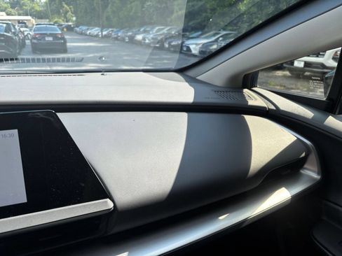 Used 2025 Toyota Prius LE FWD image 29