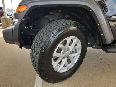 Used 2023 Jeep Wrangler Unlimited Sport w/ Sun And Sound Package AWD/4WD image 33