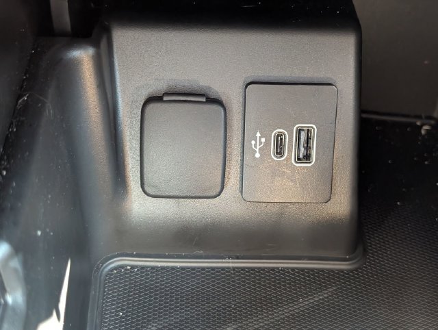 Used 2025 Ford Explorer Active RWD image 33