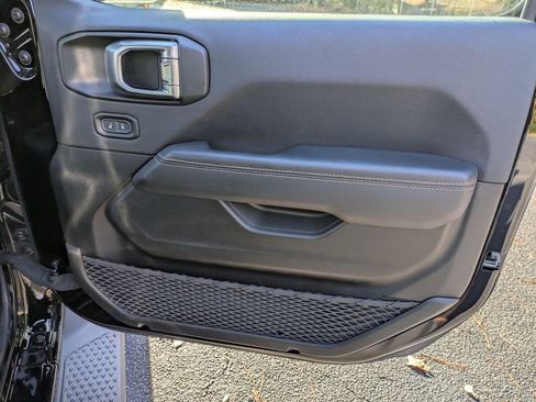 Used 2023 Jeep Gladiator Overland image 36