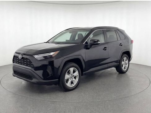 Used 2024 Toyota RAV4 XLE w/ Convenience Package FWD image 3