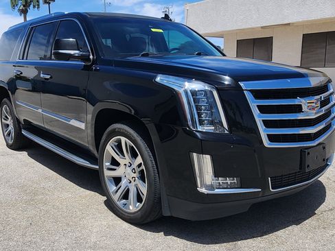 Used 2016 Cadillac Escalade ESV Luxury AWD/4WD image 3