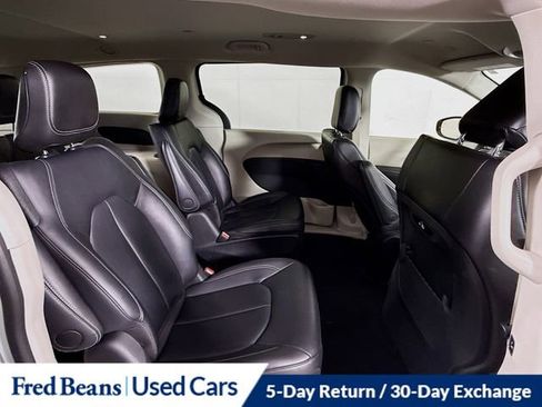 Used 2024 Chrysler Pacifica Limited FWD image 35