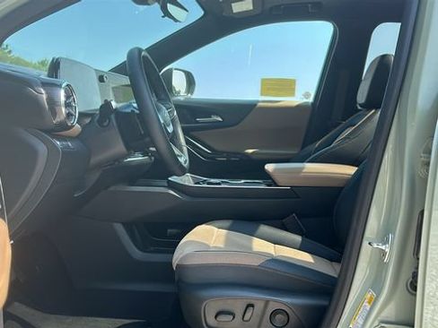 Used 2025 Chevrolet Equinox ACTIV w/ Safety and Technology Package AWD/4WD image 41