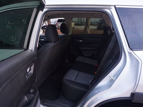 Used 2024 Nissan Rogue SV FWD image 12