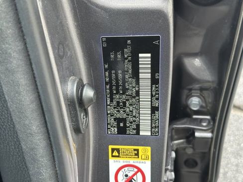 Used 2018 Toyota Highlander SE FWD image 35