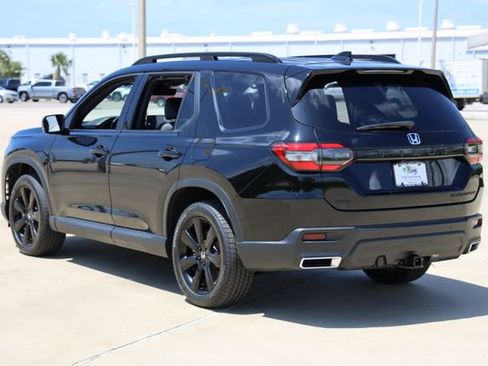 Certified 2025 Honda Pilot Black Edition image 6