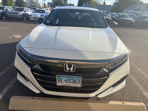 Used 2021 Honda Accord Sport image 2